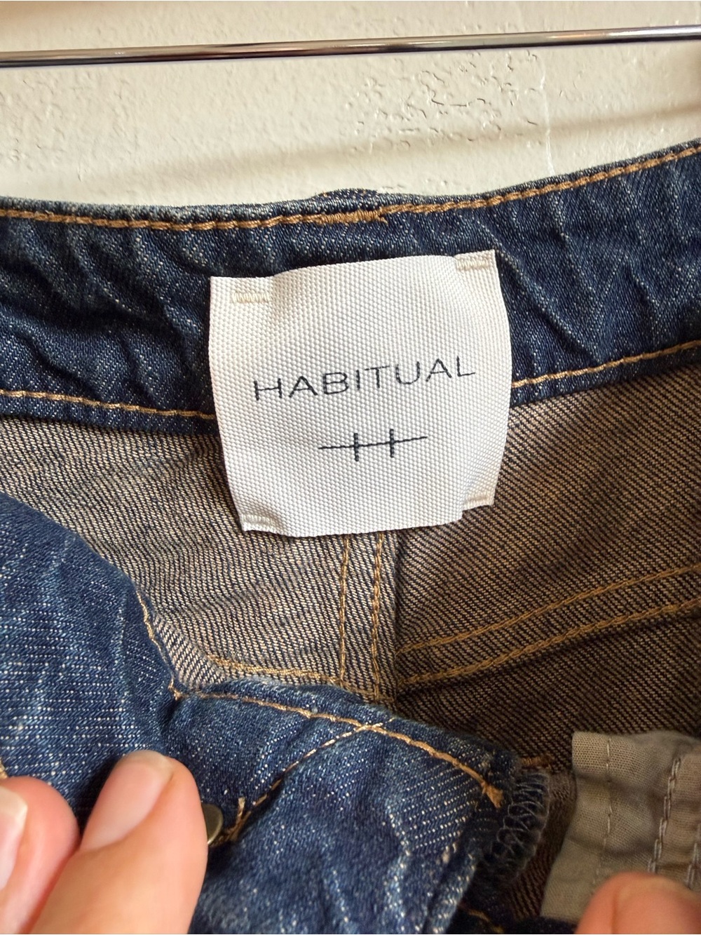 Habitual Straight-Leg Dark Wash Blue Jeans size 6 - 28 - Picture 6 of 10